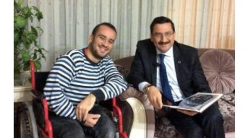 Başkan Ak&rsquo;tan, Engelli Vatandaşlara S&uuml;rpriz Ev Ziyaretleri