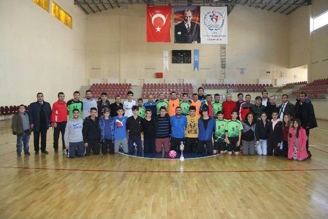 Kayseri Görme Engelliler Futsal Takımı İle Gençlik Hizmetleri Spor İl Müdürlüğü Personeli Dostluk Maçında Karşılaştı