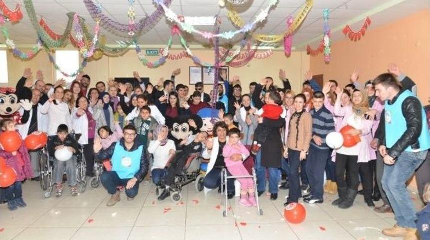 Engelliler G&uuml;n&uuml;nde Nezaket Ziyareti