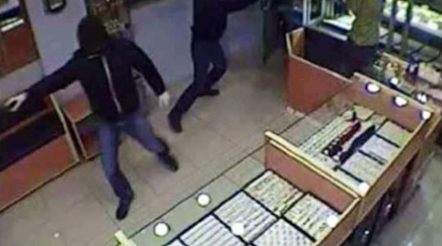 Kuyumcu Soygununda Sıcak Saatler