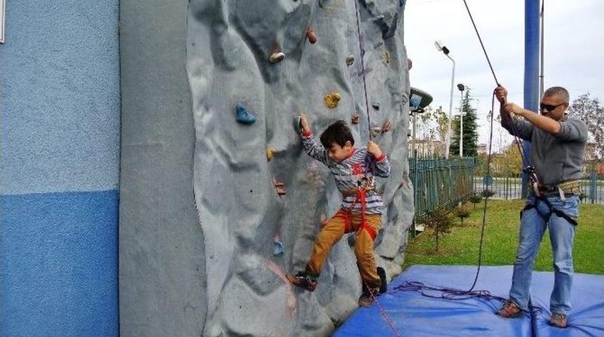 Miniklere Dağcılık Eğitimi