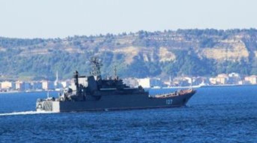 Rus Savaş Ve Kargo Gemisi &Ccedil;anakkale Boğazı&rsquo;ndan Ge&ccedil;ti