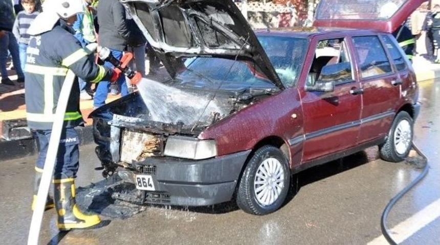 Hareket Halindeki Otomobil Yandı