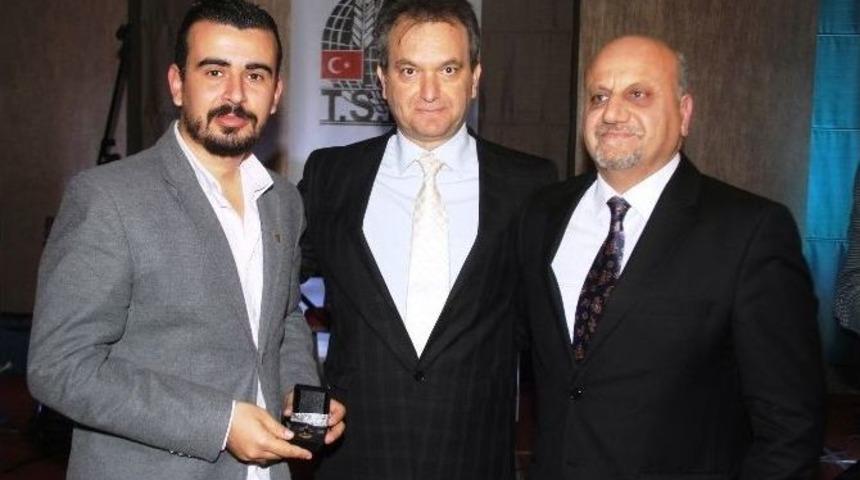 İha Muhabirine &Ouml;d&uuml;l