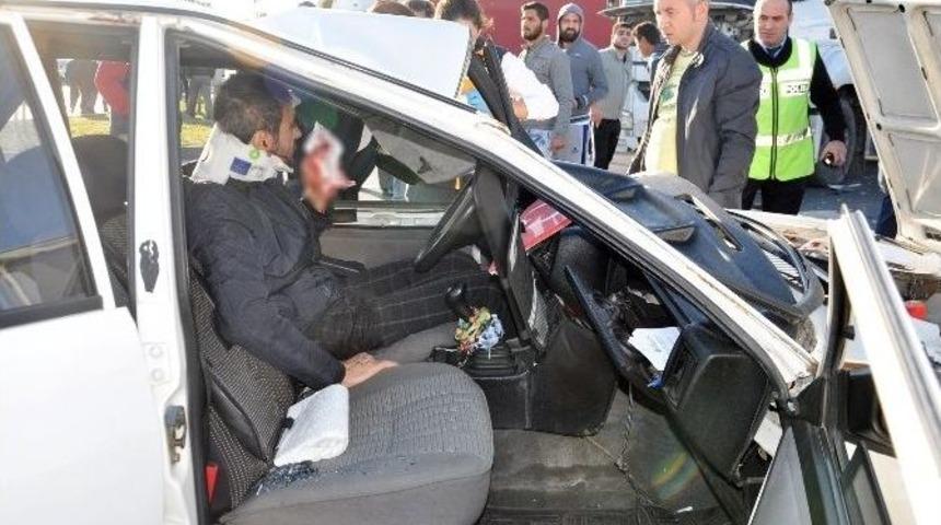 Tır&rsquo;la &Ccedil;arpışan Otomobil S&uuml;r&uuml;c&uuml;s&uuml; &Ouml;l&uuml;mden D&ouml;nd&uuml;