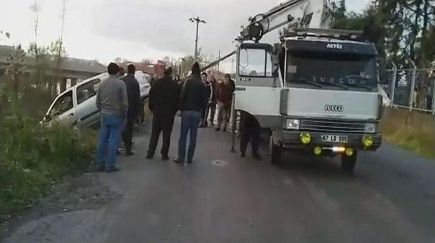 Dereye U&ccedil;an Otomobil &Ccedil;ekici İle Kurtarıldı