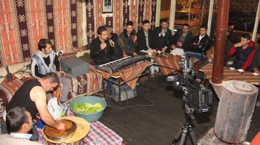 Oltu&rsquo;da &Ccedil;iğ K&ouml;fteli Sıra Geceleri Başladı