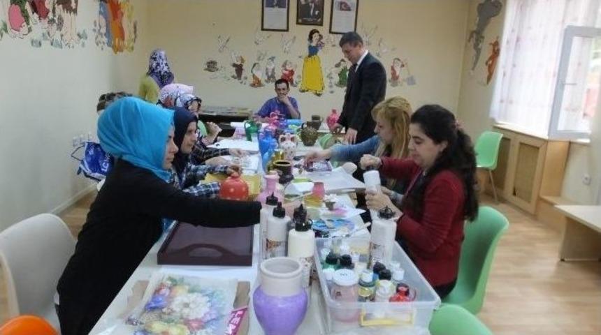 İvrindi&rsquo;de Engelli Gen&ccedil;ler İ&ccedil;in El Sanatları Kursu