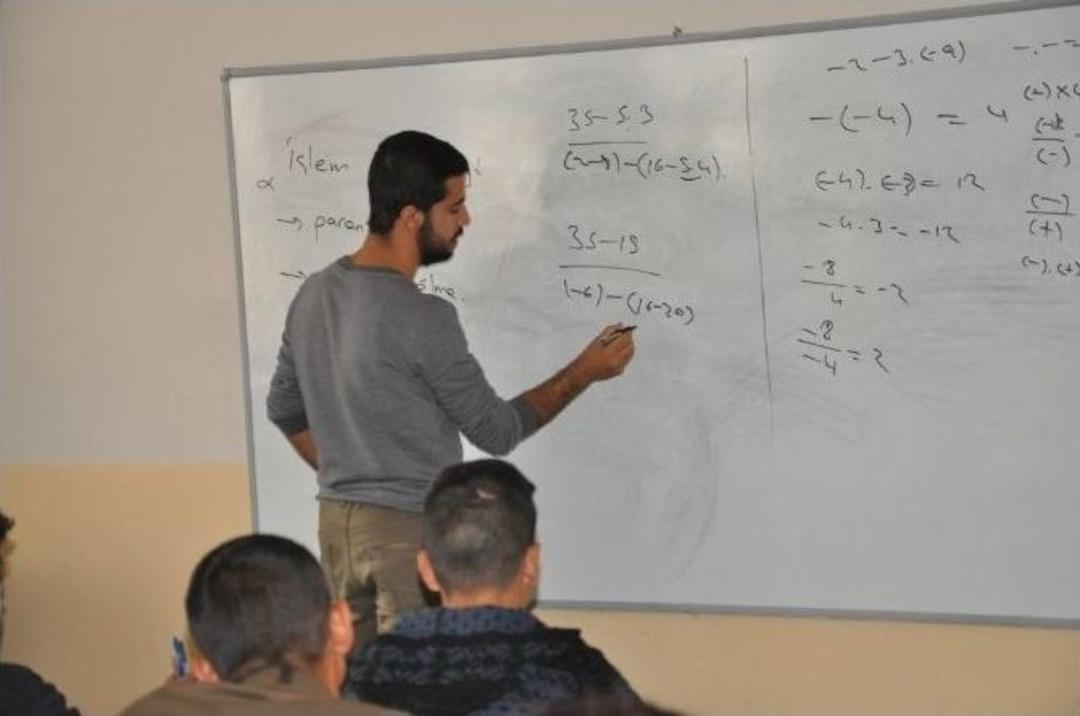 Hem Doktor Hem De &Ouml;ğretmen