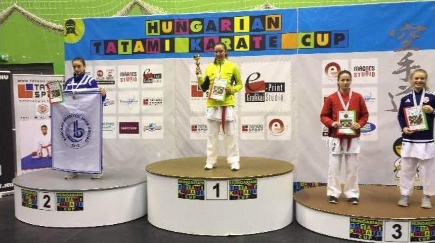 Bağcılarlı Karateciler 1 Altın 2 G&uuml;m&uuml;ş Madalya Kazandı