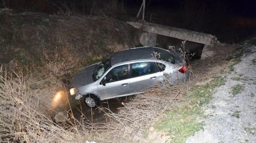 Sulama Kanalına U&ccedil;an Ara&ccedil;ta 2 Kişi Yaralandı