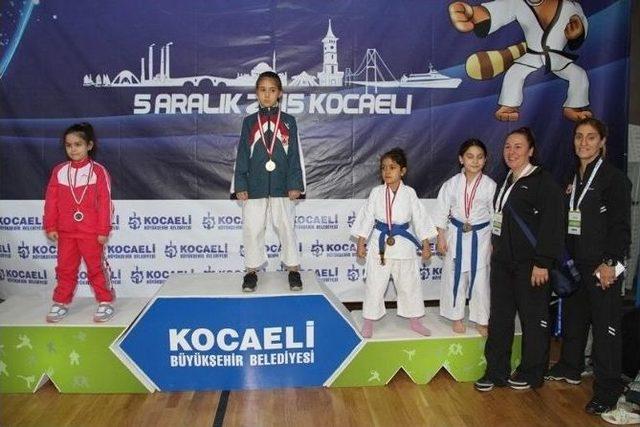 Büyükşehir Karate Ligi’nin İkinci Etabı Yapıldı