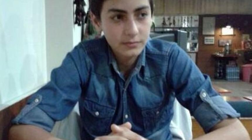 Balkondan D&uuml;şen Gen&ccedil; Toprağa Verildi