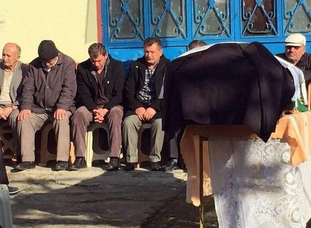 Balkondan Düşen Genç Toprağa Verildi