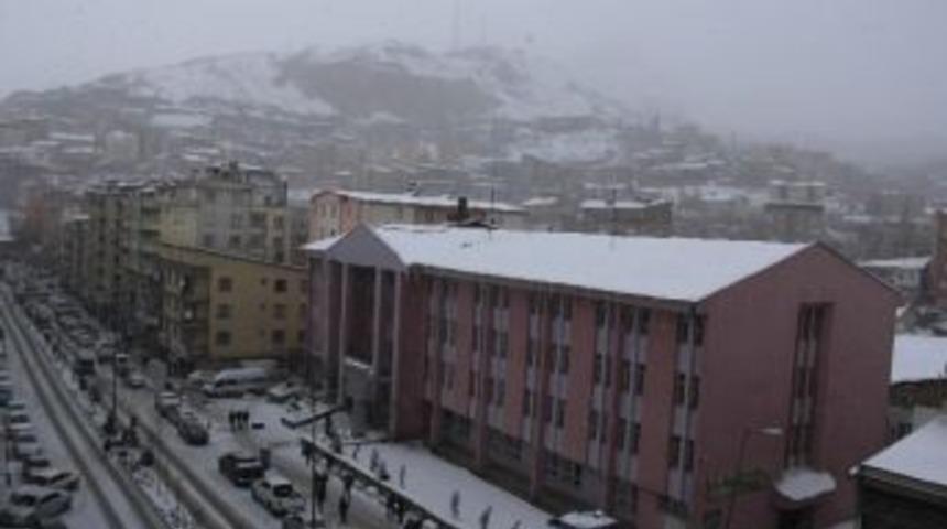 Hakkari&rsquo;de Şiddetli Fırtına