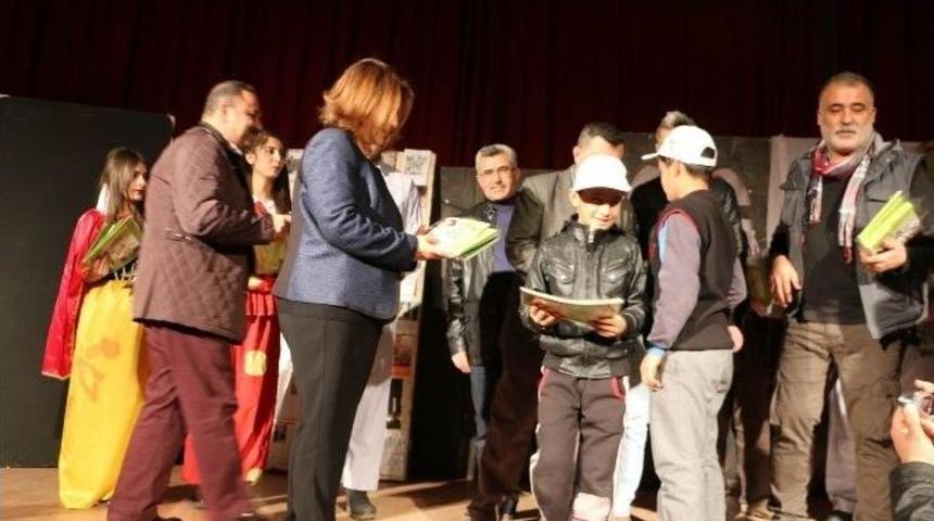 &Ccedil;ocuklar İ&ccedil;in &Ouml;zel Tiyatro G&ouml;sterisi D&uuml;zenlendi