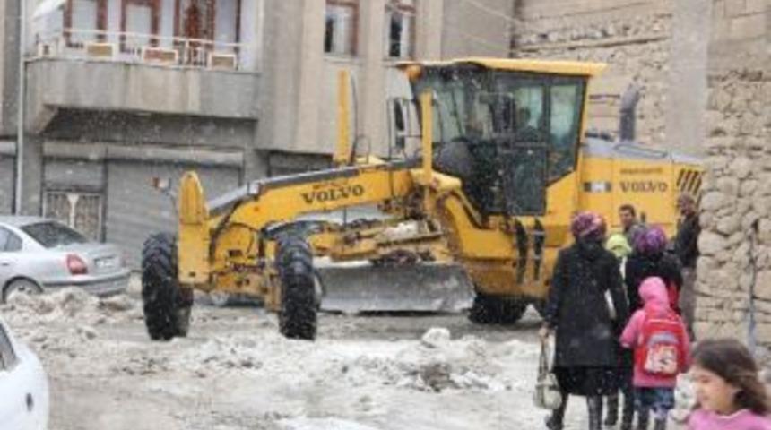Hakkari&rsquo;de Buzla M&uuml;cadele &Ccedil;alışması