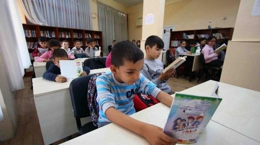 K&uuml;t&uuml;phaneler &Ouml;ğrencilerin İkinci Evleri Oldu