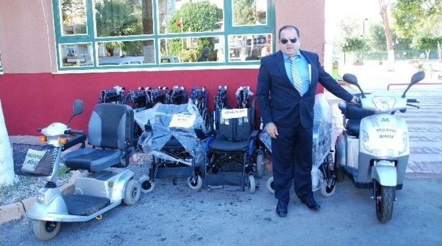 Dr. Fatih D&ouml;lek&rsquo;ten Silifke Engelliler Derneğine 17 Ak&uuml;l&uuml; Ara&ccedil;