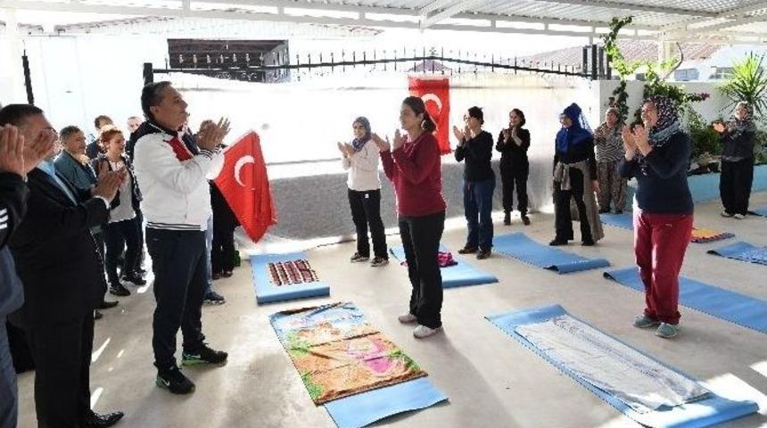 Önce Spor Yapıyor Sonra Serada Çalışıyorlar