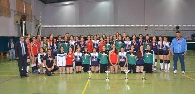 Adana’da Okullararası Genç Kızlar Voleybol Müsabakaları Tamamlandı