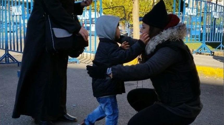 Diyarbakırlı &Ccedil;ocuğun Polis Sevgisi