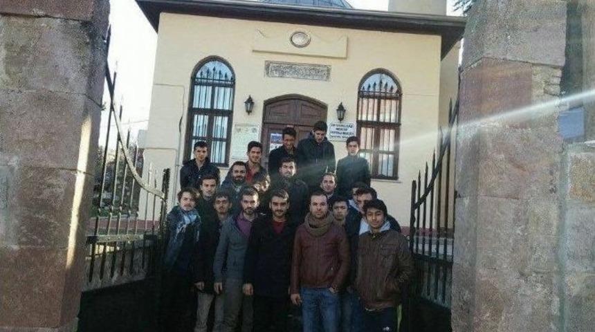 Şeyh Edebali T&uuml;rbesi Yine Ziyaret&ccedil;i Akınına Uğradı