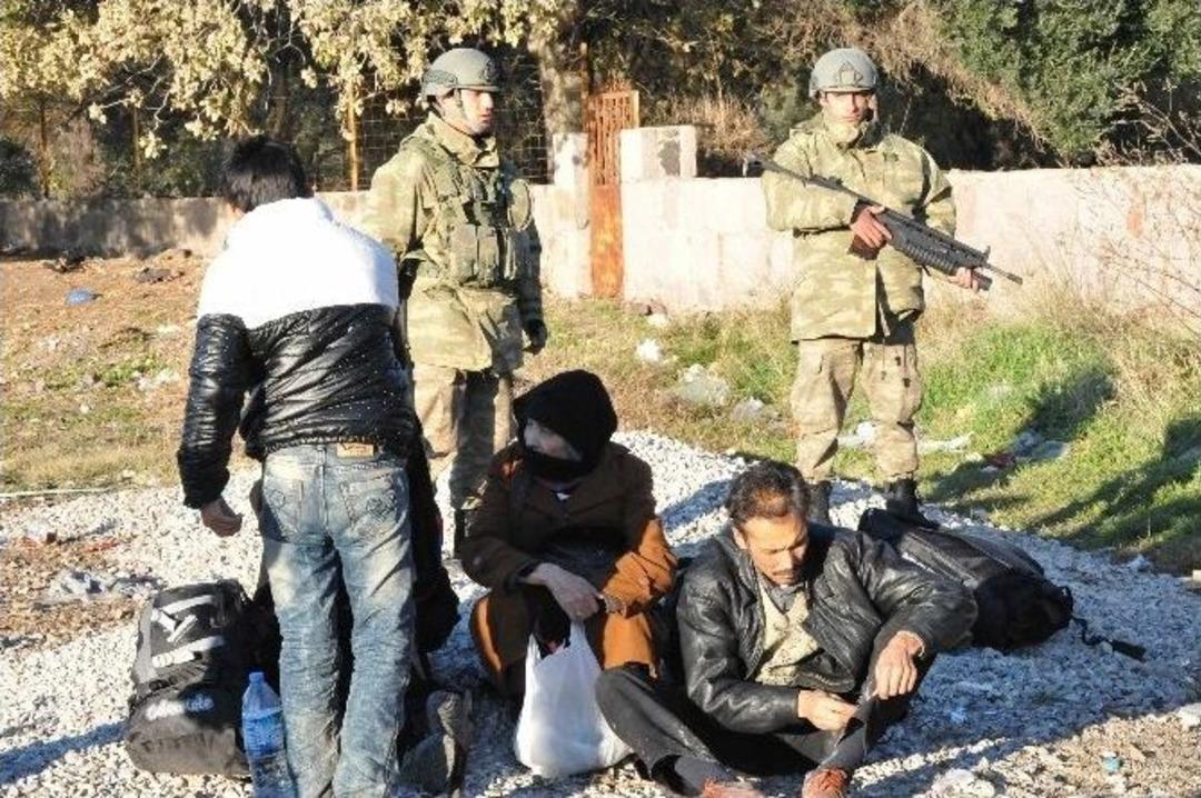 Jandarma Ka&ccedil;aklara Ge&ccedil;it Vermiyor