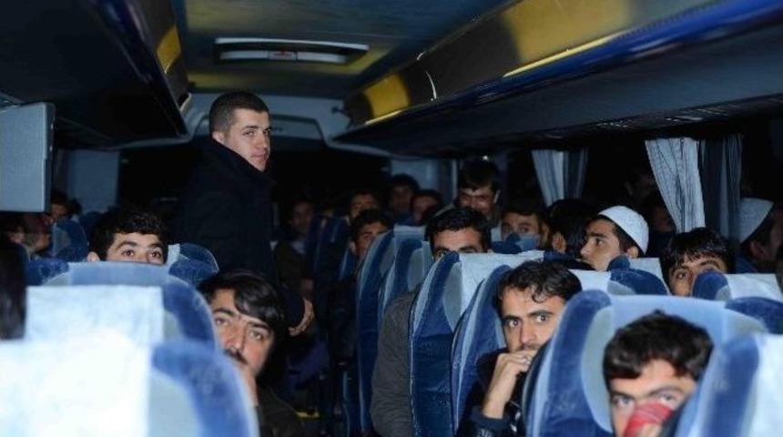 Afgan G&ouml;&ccedil;menler &Ouml;zel U&ccedil;akla &Uuml;lkelerine G&ouml;nderildi