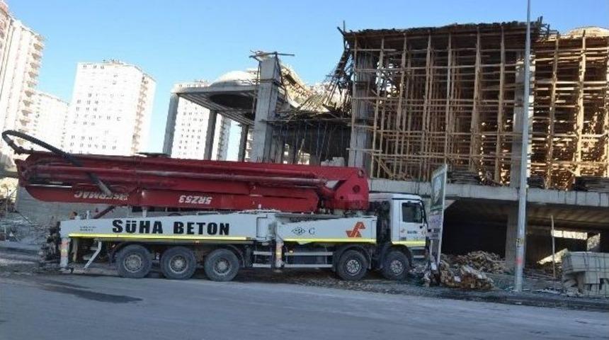 Yapımı Devam Eden Caminin İskelesi &Ccedil;&ouml;kt&uuml;: 3 Yaralı