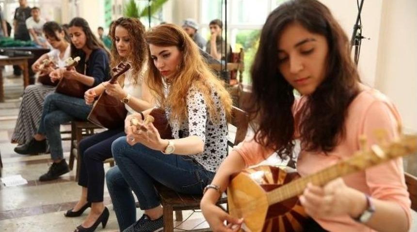 Kadınlar Kurslara B&uuml;y&uuml;k İlgi G&ouml;steriyor