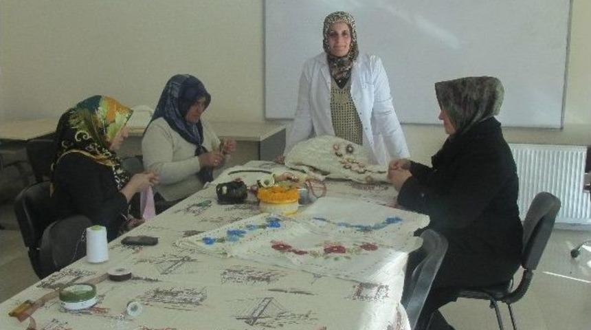 Kadınlardan El Sanatları Kurslarına İlgi