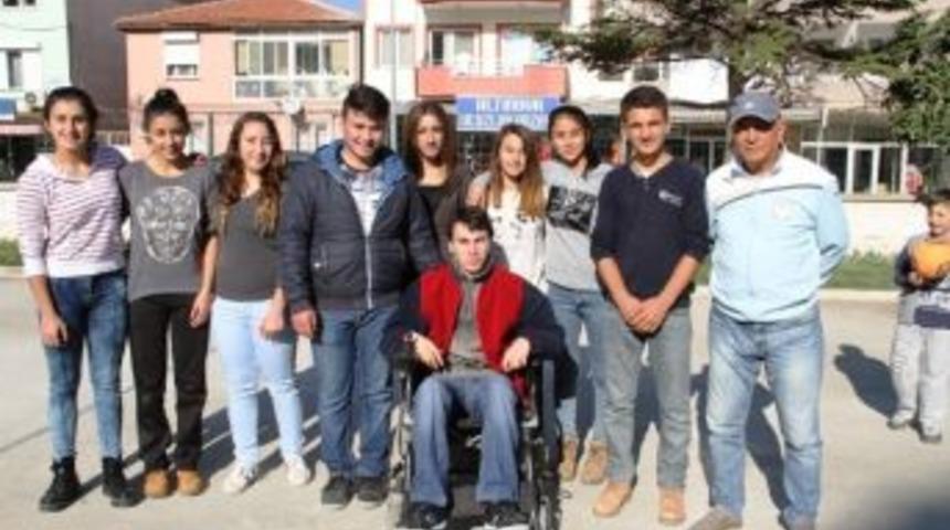 Altınova’da Engelli Gencin Akülü Sandalye Sevinci