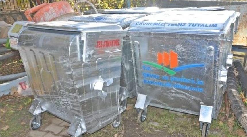 100 Adet &Ccedil;&ouml;p Konteynırı Hibe Edildi