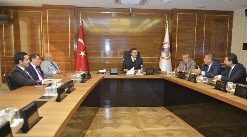 G&uuml;mr&uuml;k Ve Ticaret Bakanı B&uuml;lent T&uuml;fenkci: