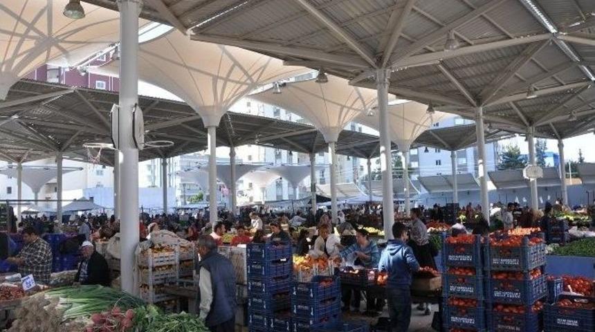 Y&uuml;reğir&rsquo;in İlk Kapalı Semt Pazarı A&ccedil;ıldı