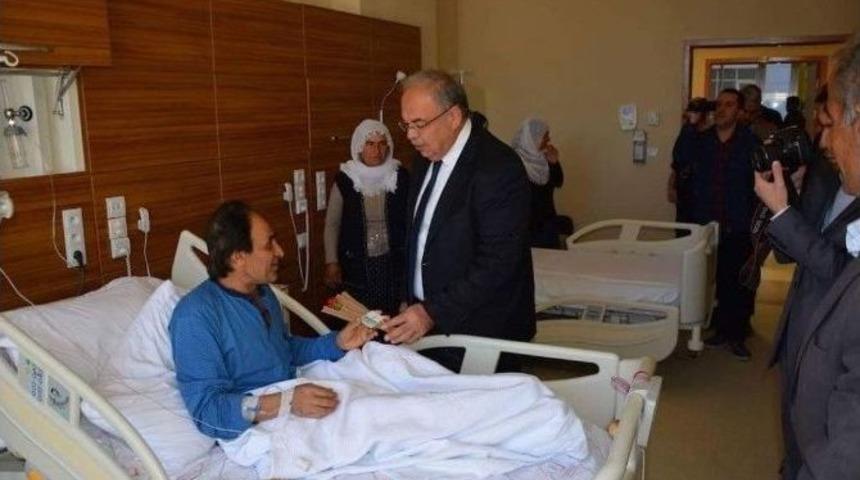 Başkan Kutlu&rsquo;dan, Hastalara Karanfil