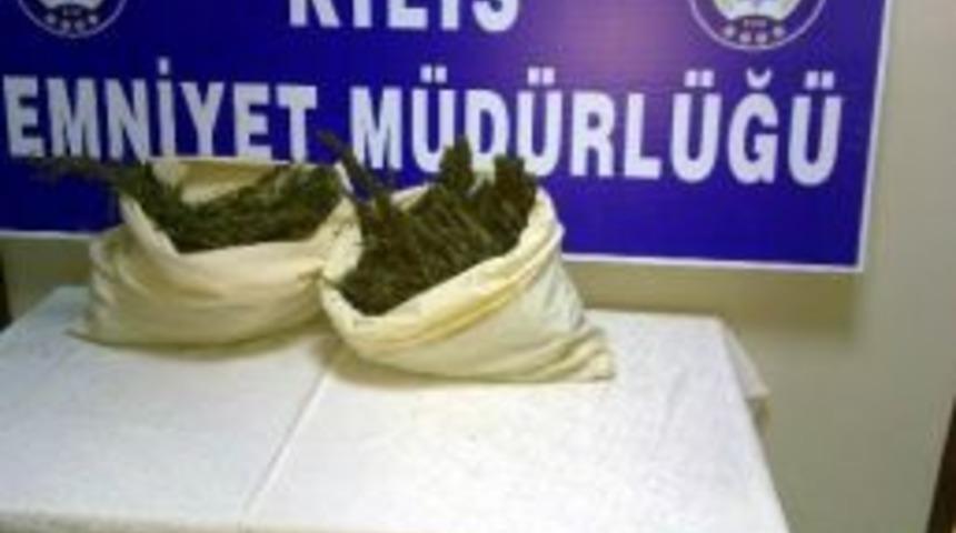 Motosiklet Heybesinde Kubar Esrar Ele Ge&ccedil;irildi