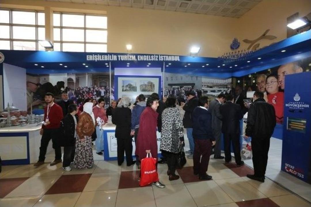 Engelliler Tarihi Mek&acirc;nları Dokunarak Tanıyor