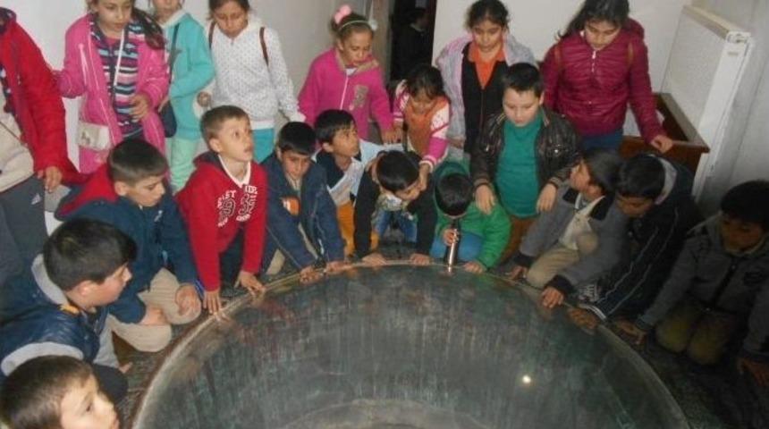 &Ouml;ğrenciler Mevlevi M&uuml;zesi&rsquo;ni Gezdi
