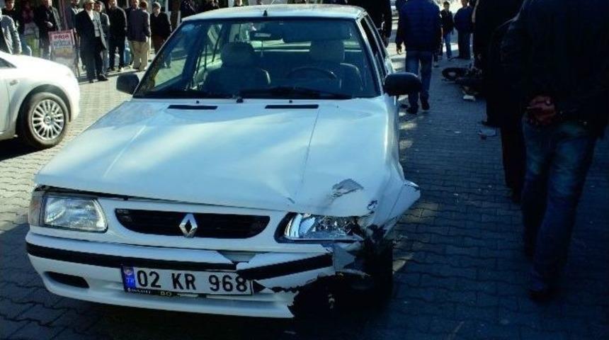 Kahta&rsquo;da Trafik Kazası: 2 Yaralı