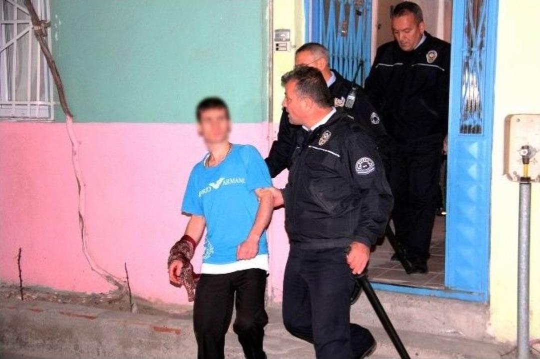 Şizofreni Hastası Gen&ccedil;, Annesini Ve Ablasını Rehin Aldı