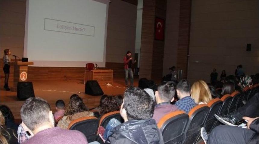 Sosyal Medyada Yoksunluk Kavramını Ortaya &Ccedil;ıkartıyor