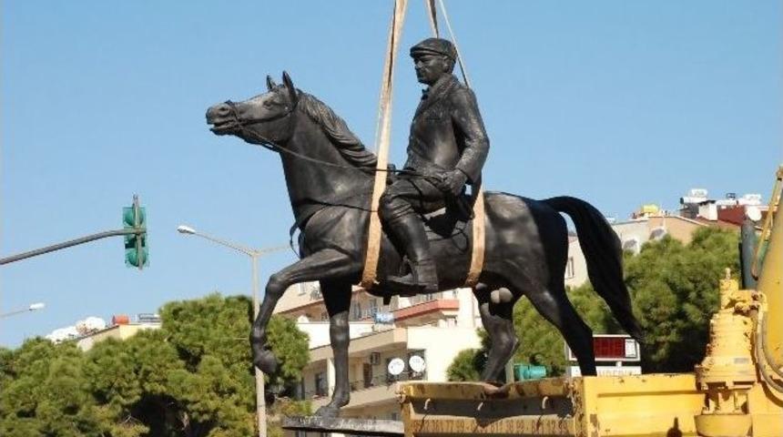 Atat&uuml;rk Heykeli Yenisiyle Değiştirilecek
