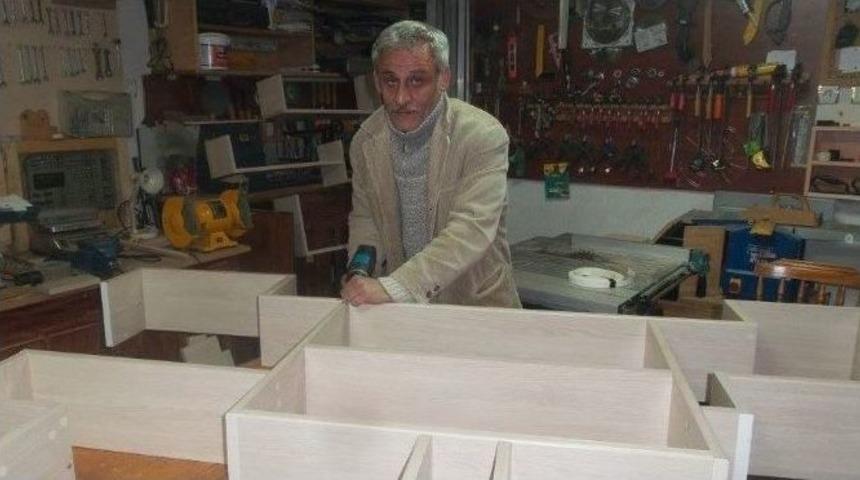 Sınıf &Ouml;ğretmeninden Okuma Salonu Kitaplığı