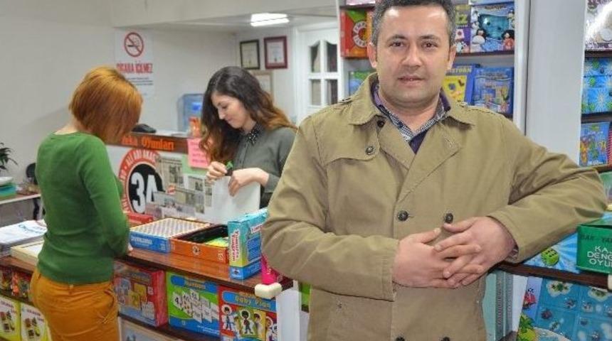 &Ccedil;ocuklara Oyuncak Alırken Se&ccedil;ici Davranın