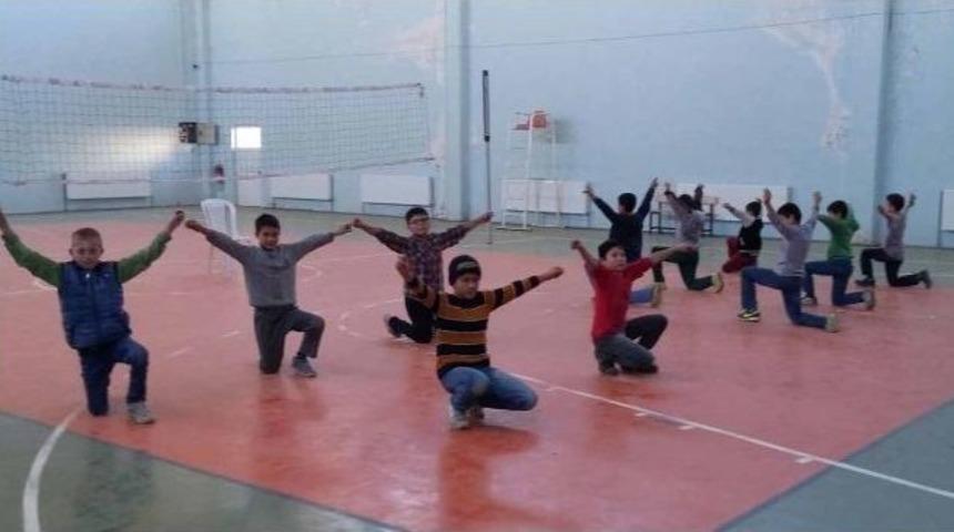 &Ouml;ğrencilere Halk Oyunları Kursu