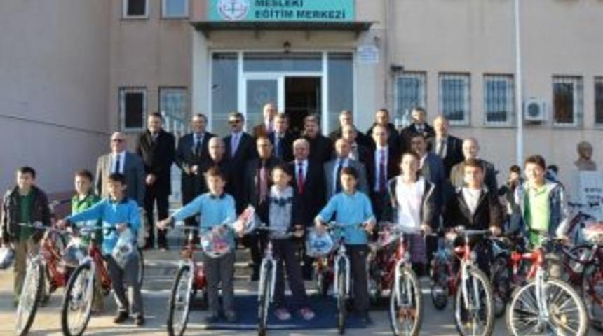 Biga&rsquo;da Okullara Bisiklet Dağıtıldı
