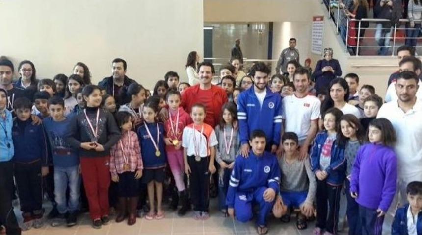 Van’da Yüzme Yarışması