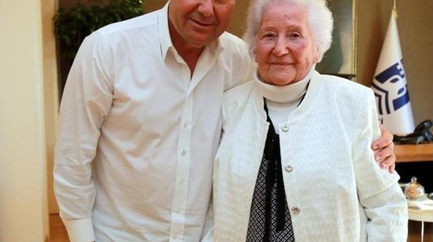 Halikarnas Balık&ccedil;ısı&rsquo;nın Kızı Başkan Kocadon&rsquo;u Ziyaret Etti